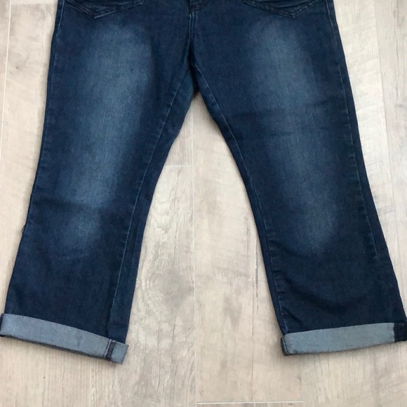 Islandia jean Capri Jeans. Button pockets size 11 - Picture 3 of 7